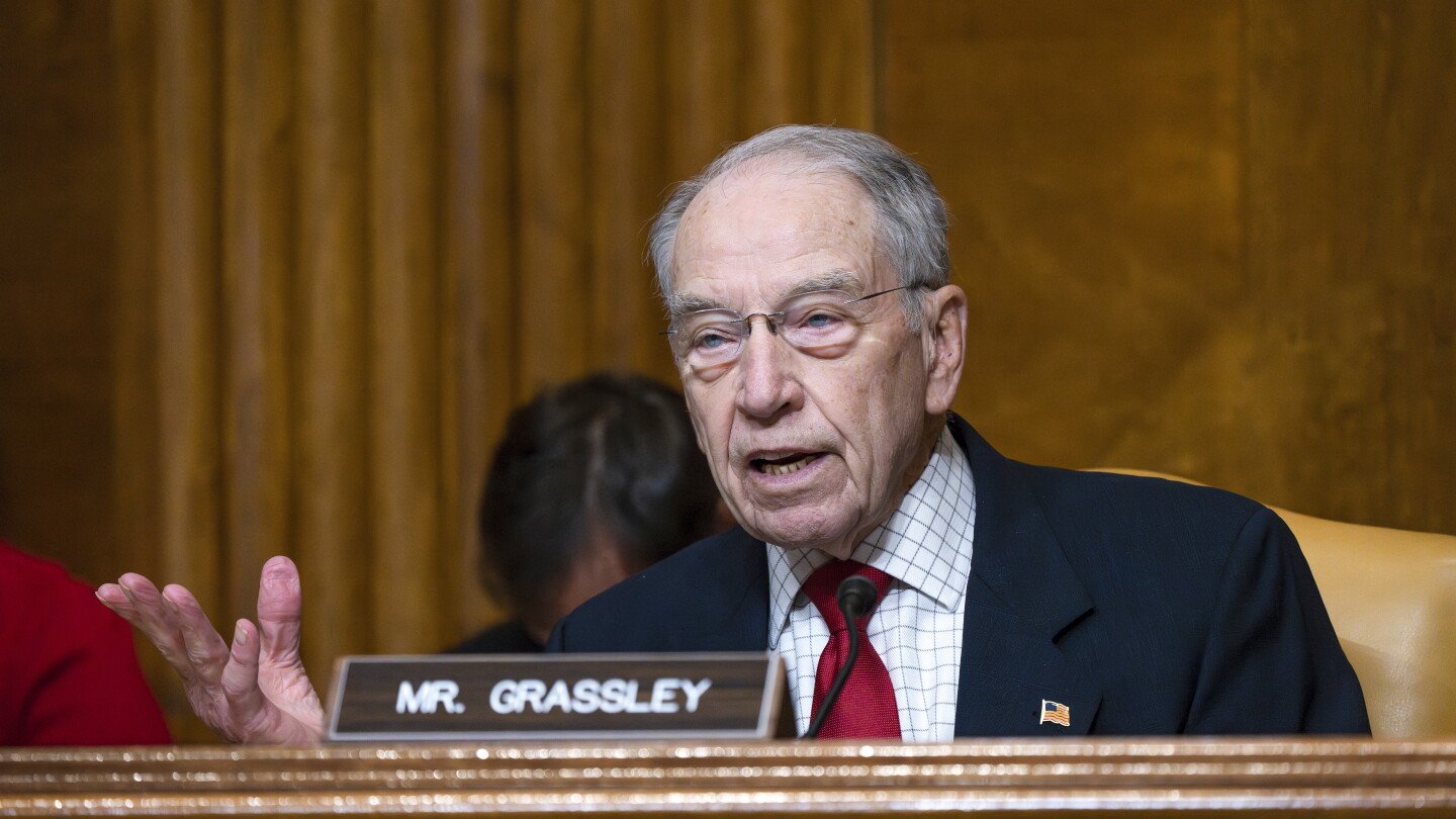 Featured image for Oldest US Senator Chuck Grassley hospitalized for infection