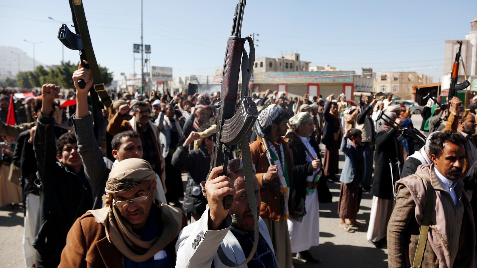 "Escalating Tensions: US Airstrikes Target Houthis in Red Sea"