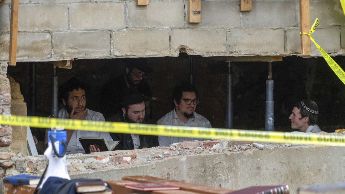 "Controversy Surrounds Discovery of Illegal Tunnel Under New York Synagogue"