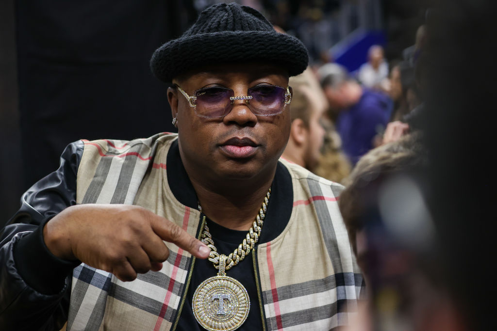 E-40 ejected from Warriors-Kings game by security.