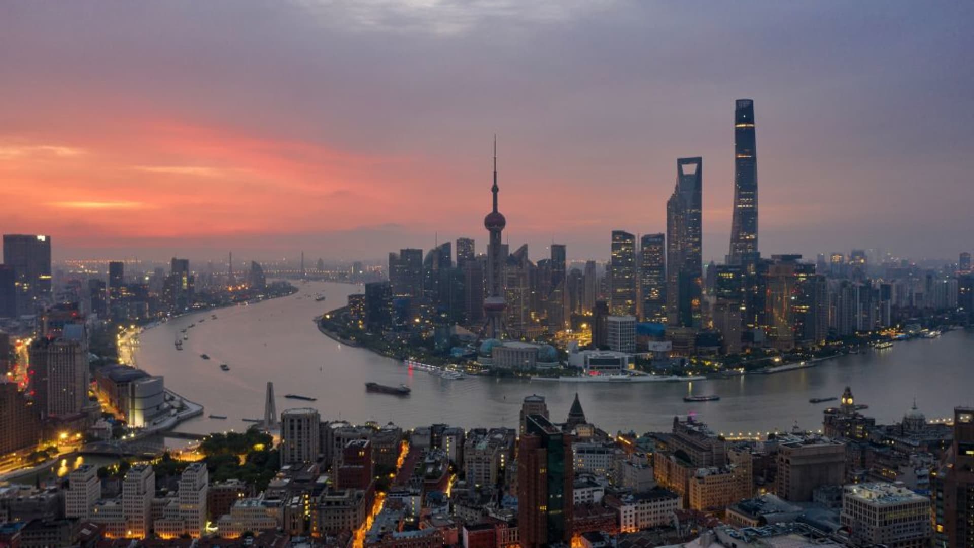Fed Signals Policy Pivot: Asia Markets React with Mixed Results