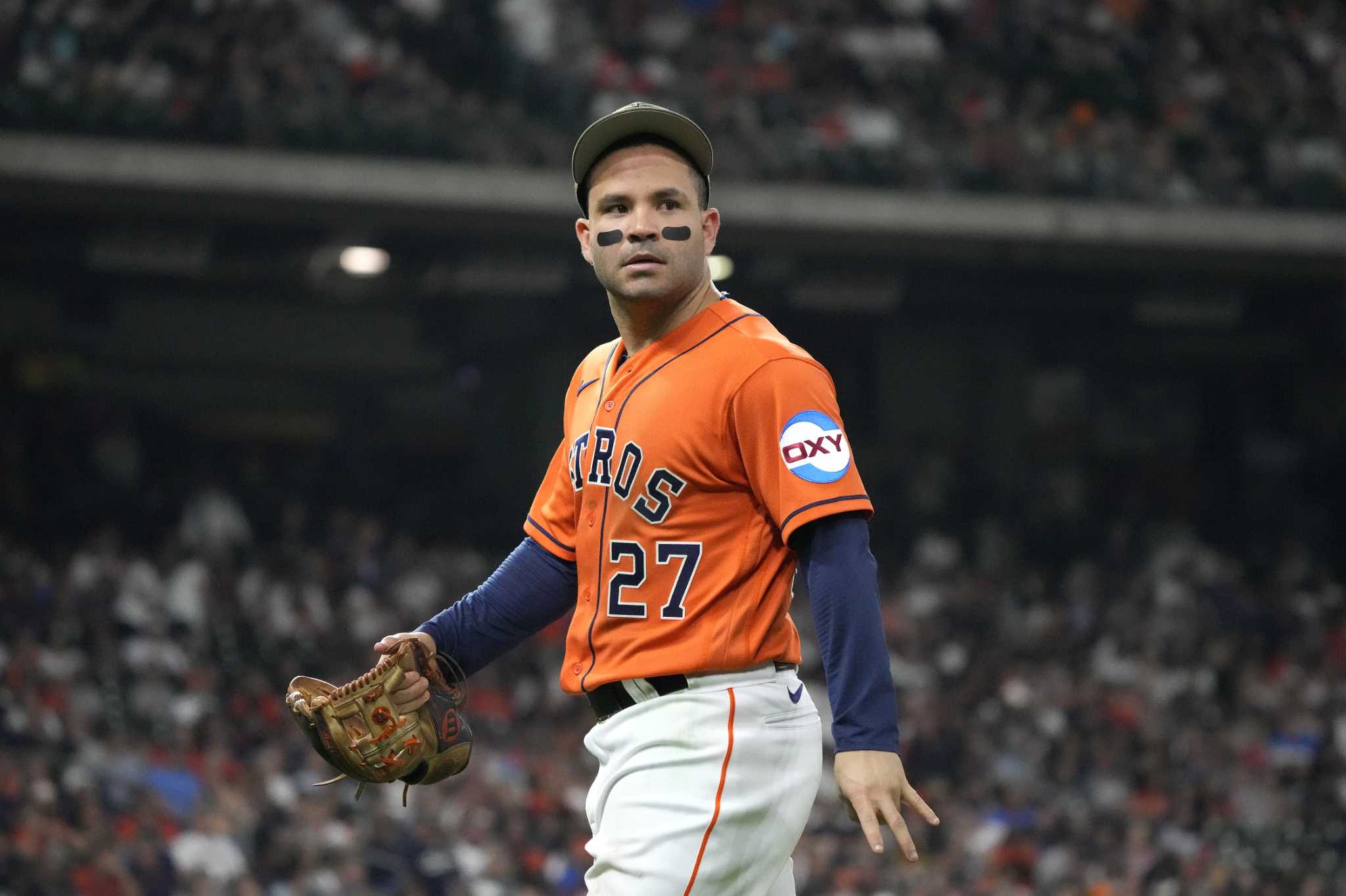 Astros' Jose Altuve's Oblique Injury Keeps Him Out of Lineup