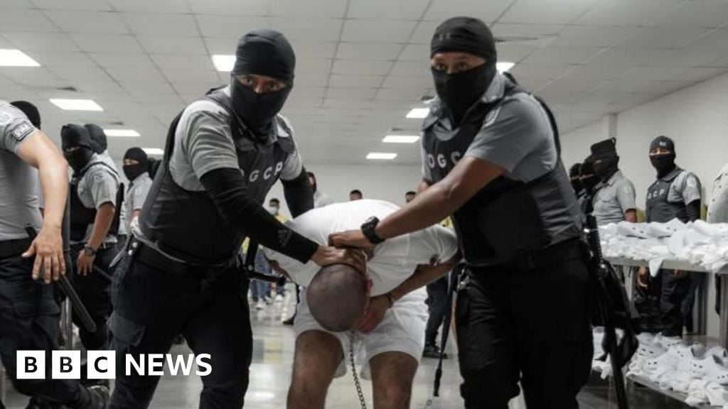 Featured image for Venezuela to Investigate Alleged Abuse of Its Citizens Deported from US to El Salvador