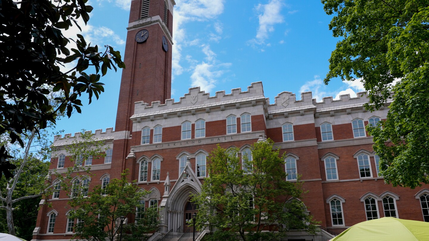 Featured image for White House to Meet with Colleges Considering Trump Deal