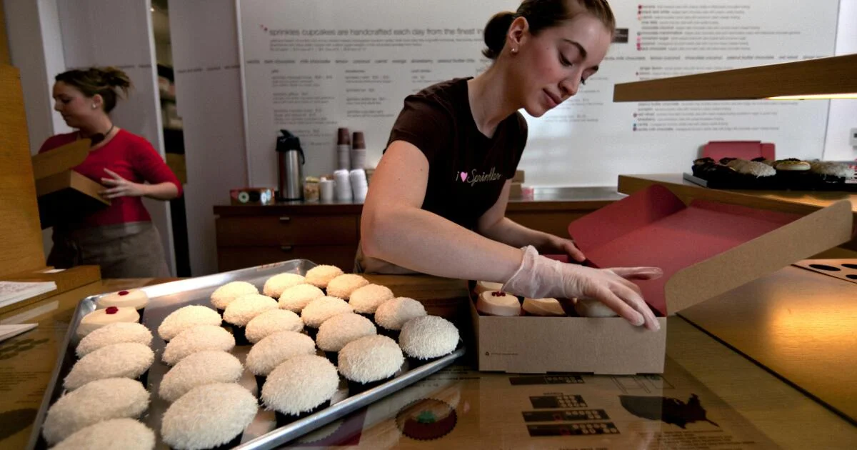 Featured image for Sprinkles Cupcakes: Rise of a Beverly Hills Boom, Now an Abrupt Shutdown