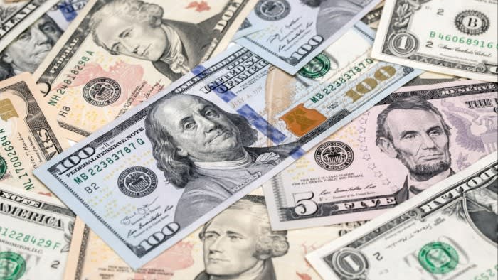 Featured image for Investors Shift Away from Dollar Amid Speculation of Peaked US Rates