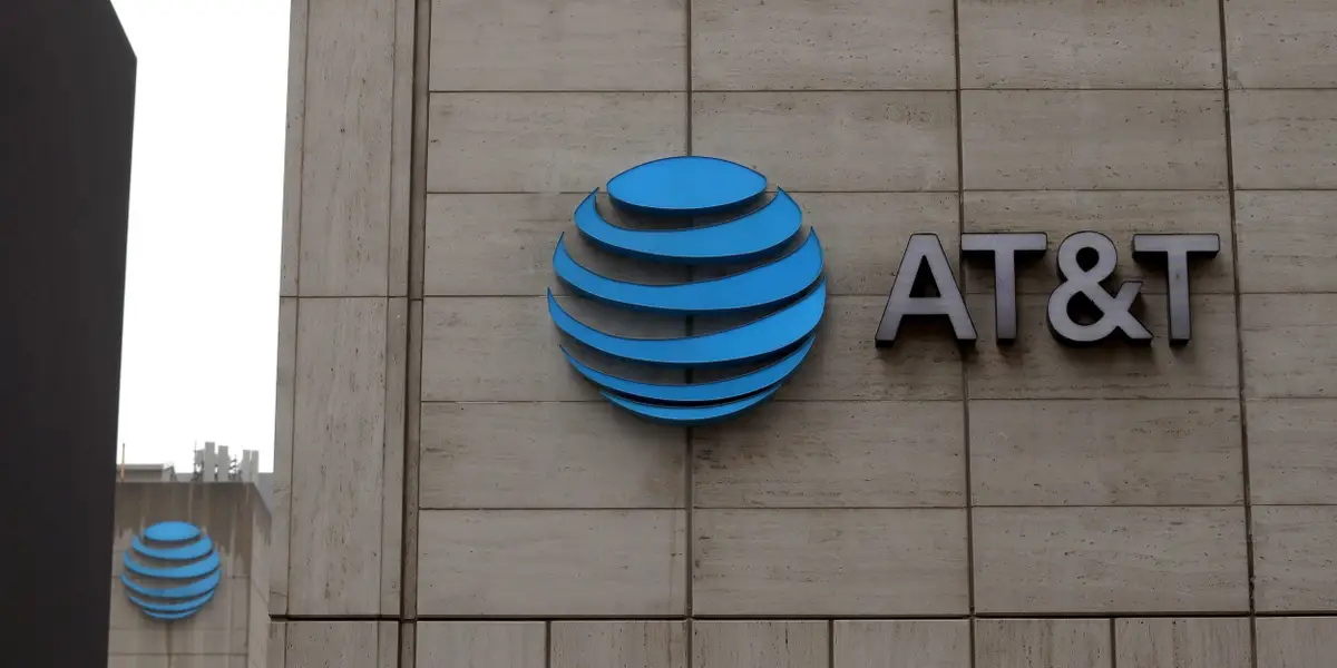 Featured image for AT&T urges managers to relocate or face layoffs