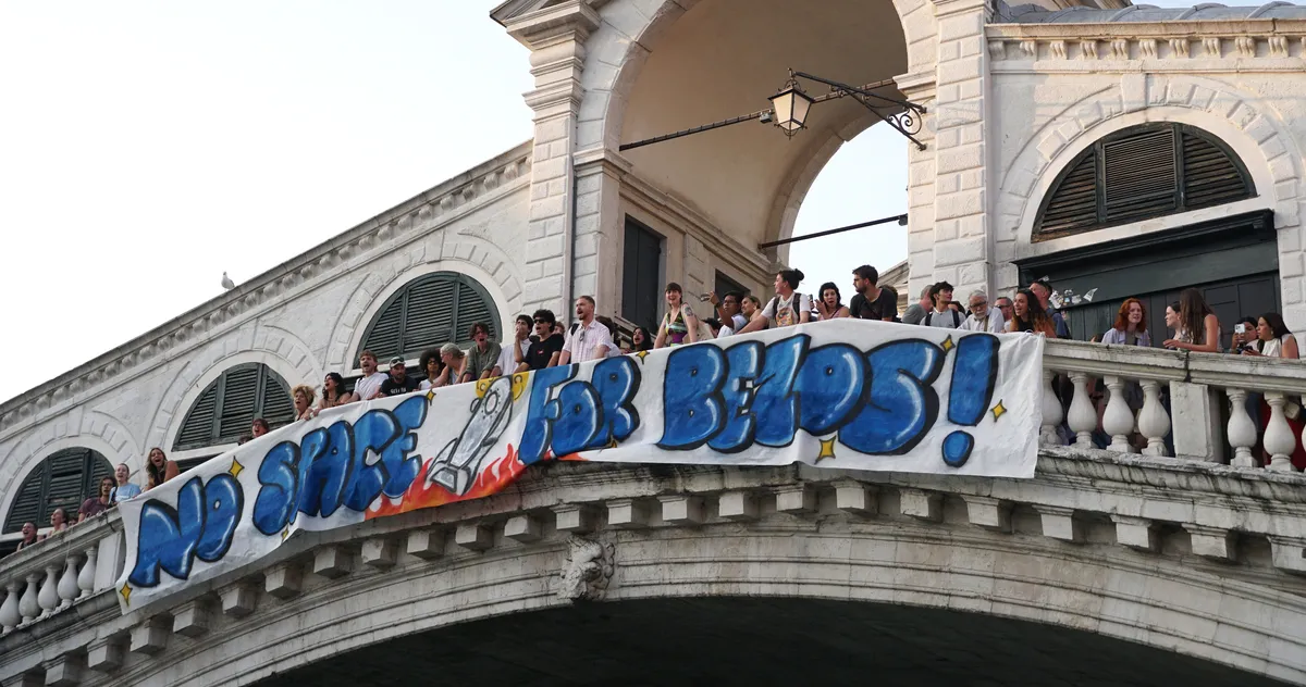 Venice Locals Protest Bezos-Sánchez Wedding Plans