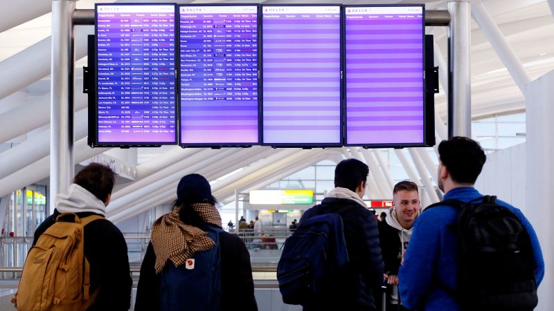 Featured image for FAA extends flight restrictions in New York and Washington due to staffing shortages