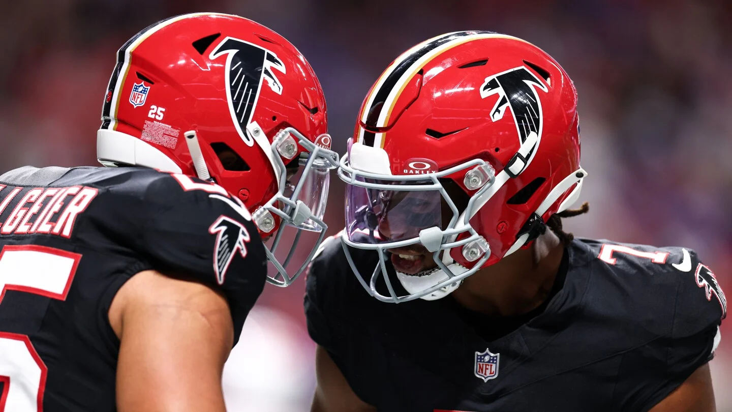 Bijan Robinson's Long Run Boosts Falcons to 21-7 Lead