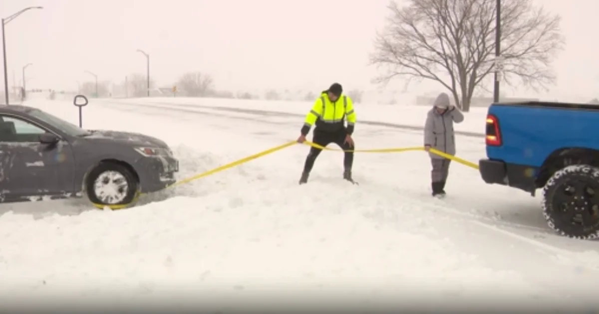 Coast-to-Coast Weather Clash: Blizzard in the North, Early Heatwave in the West