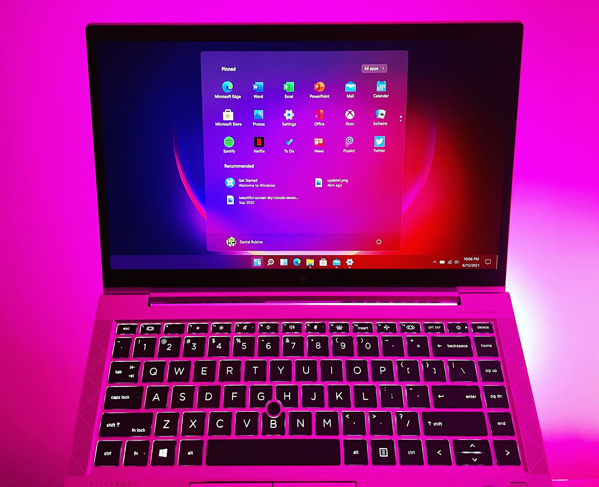 Featured image for Microsoft Prepares Long-Awaited Fixes for Windows 11 Dark Mode