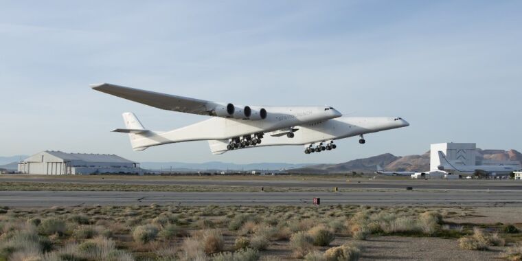 Featured image for "Stratolaunch Achieves Milestones in Hypersonic Flight and Payload Delivery"