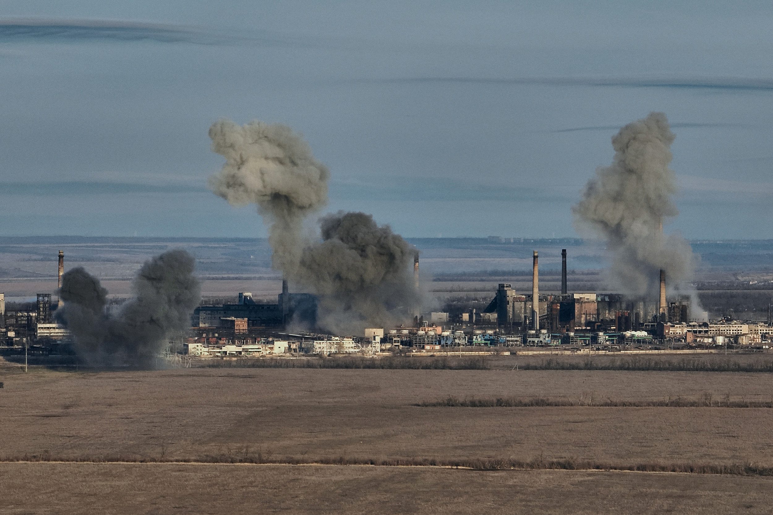 "Ukrainian Troops Withdraw from Avdiivka Amid Ammunition Shortage"