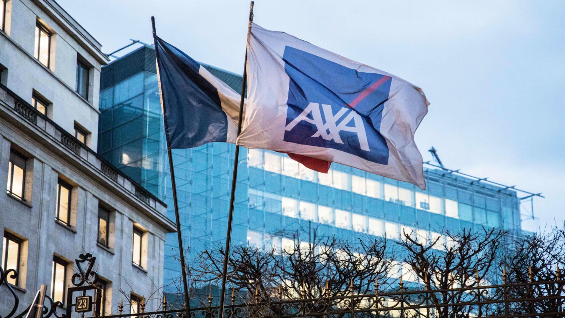 Bank of America recommends buying high-yield insurance giant.
