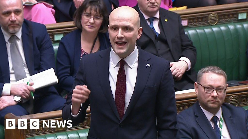 Featured image for "UK Parliament Speaker Faces Backlash Over Gaza Ceasefire Vote Chaos"