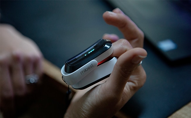 Featured image for "New York Doctor Identifies 3 Lingering Covid Symptoms Despite Lower Severity"