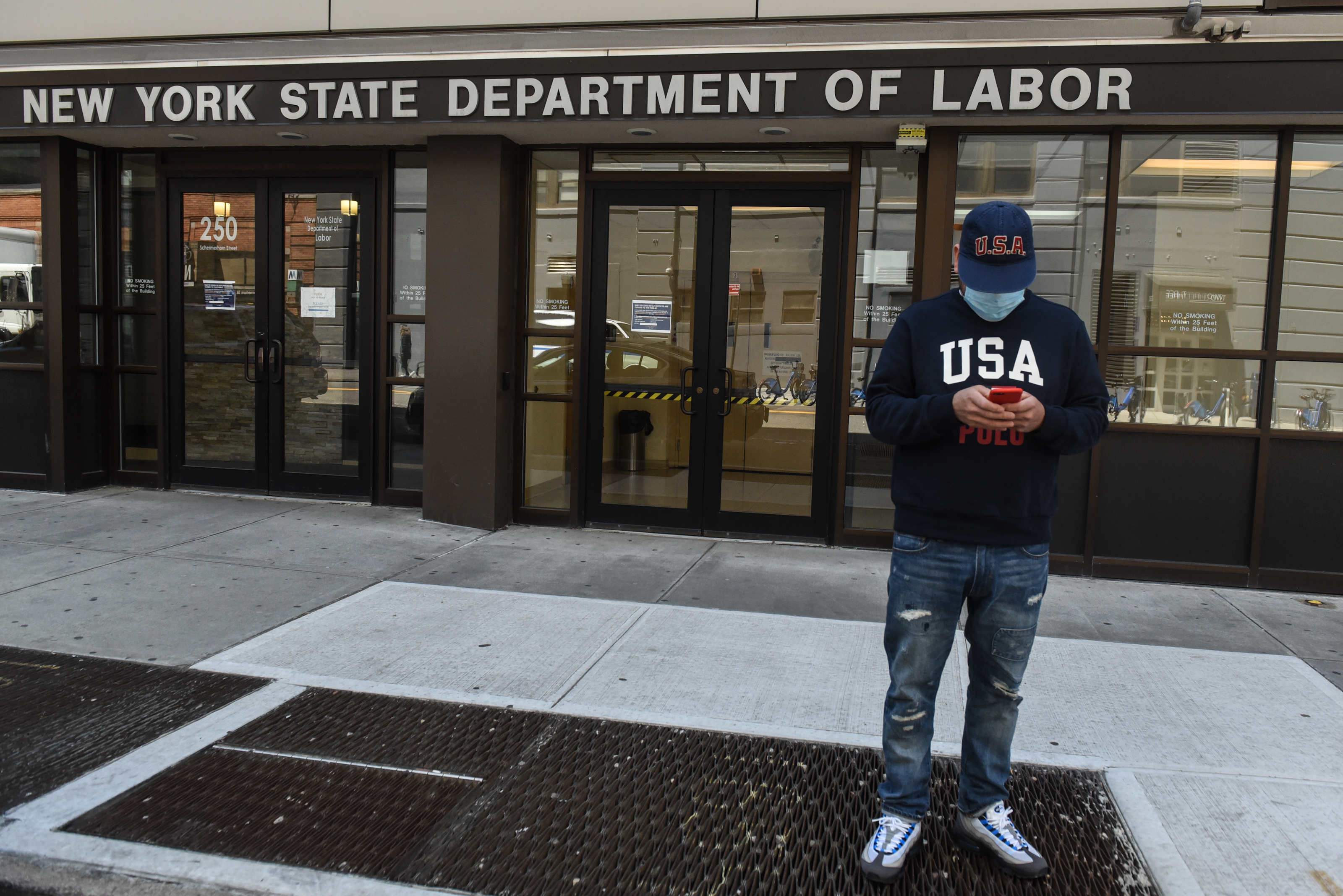 2024 Economic Outlook: Rising Unemployment and Slowing Inflation Predicted