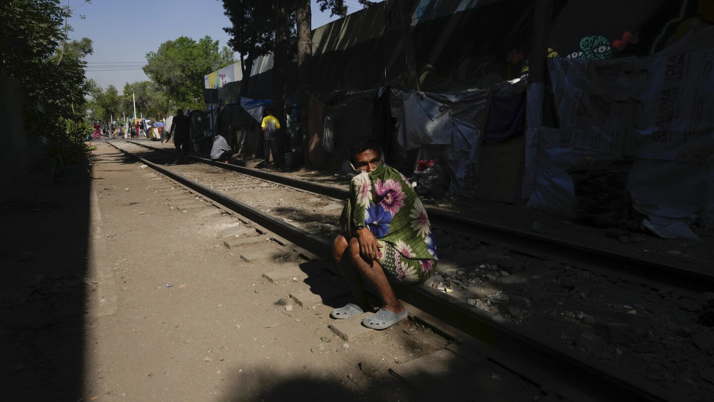 "Rising Venezuelan Migration to Mexico Leads to Decrease in US Illegal Crossings"