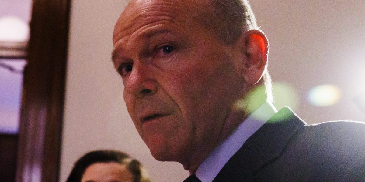 Featured image for "Boeing Board Members to Meet Airline CEOs Amid Production Problems"