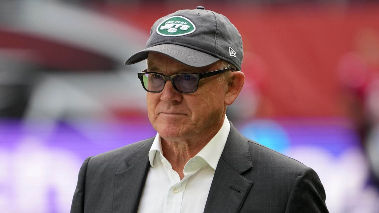 Jets owner eager for Aaron Rodgers trade, while Packers puzzled by lack of talks.
