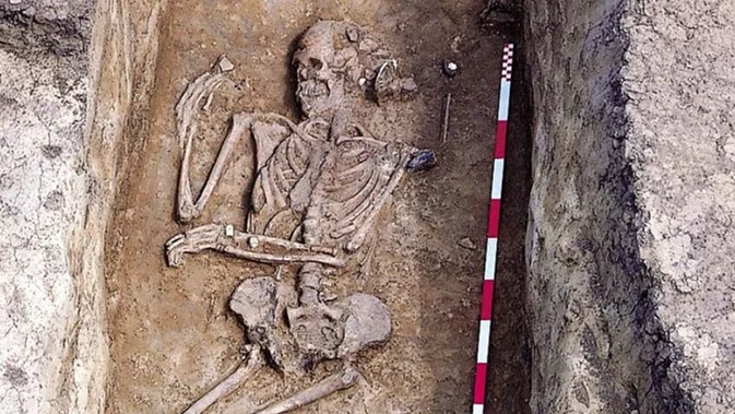 Stone-Age Woman Buried with Male Tools Signals Fluid Neolithic Roles in Hungary