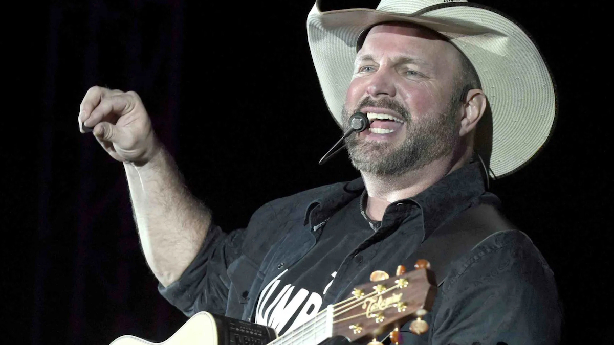 Garth Brooks Defies Conservative Boycott, Sells All Beer Brands at New Bar