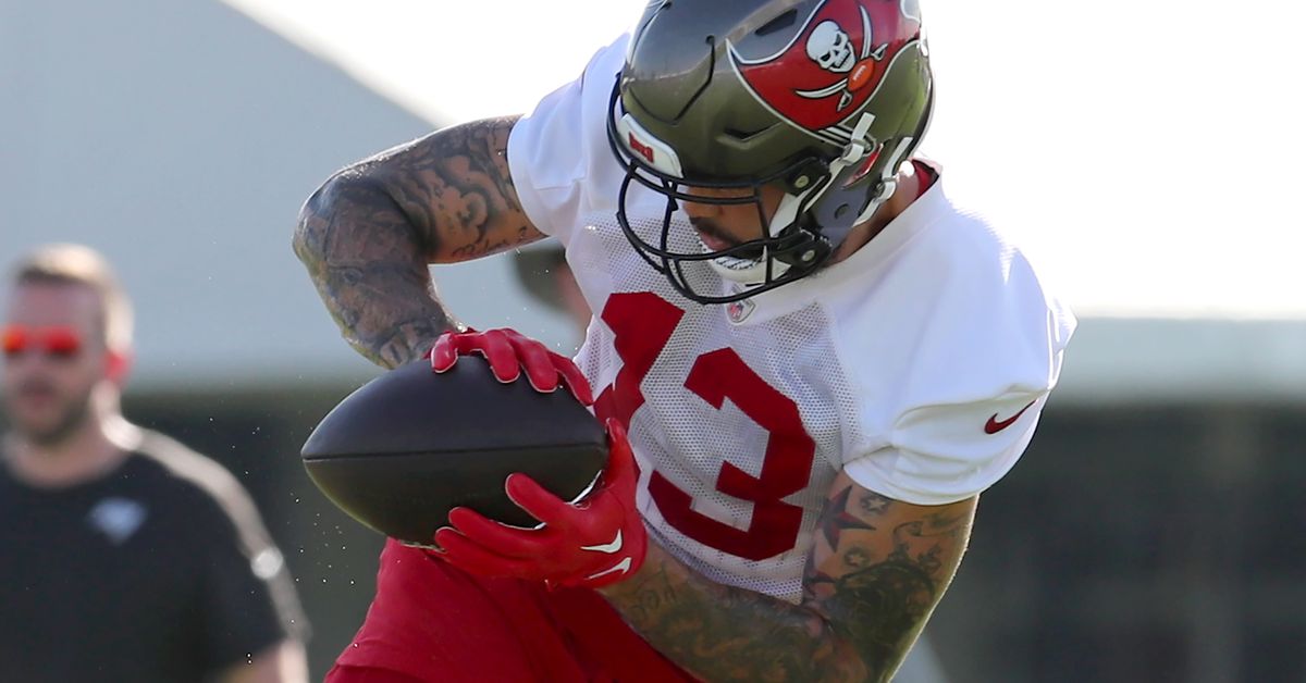 "Should Giants Pursue Mike Evans in NFL Trade Rumors?"