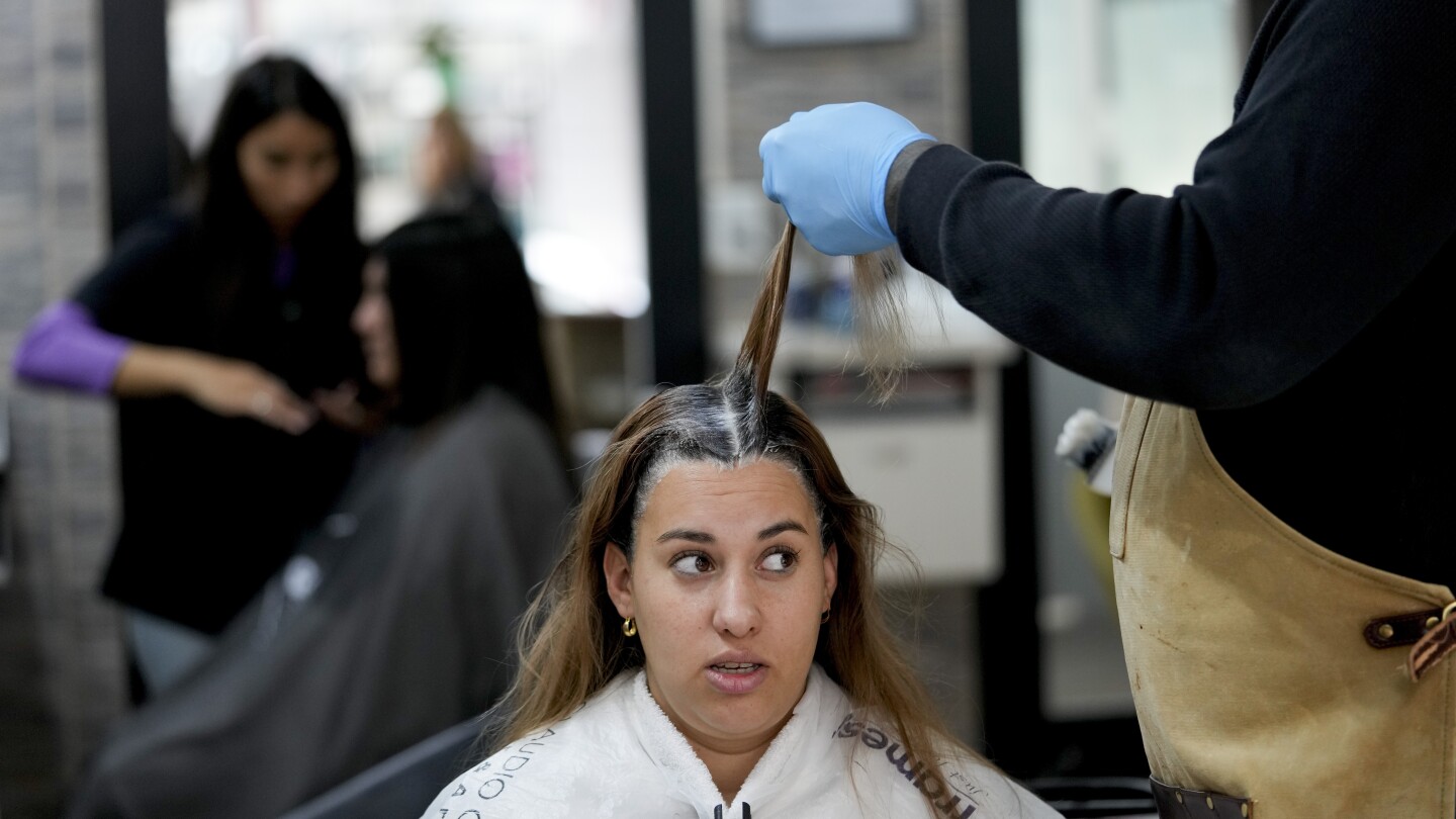 Uruguayans Cross the Border for Bargains as Argentina's Peso Declines