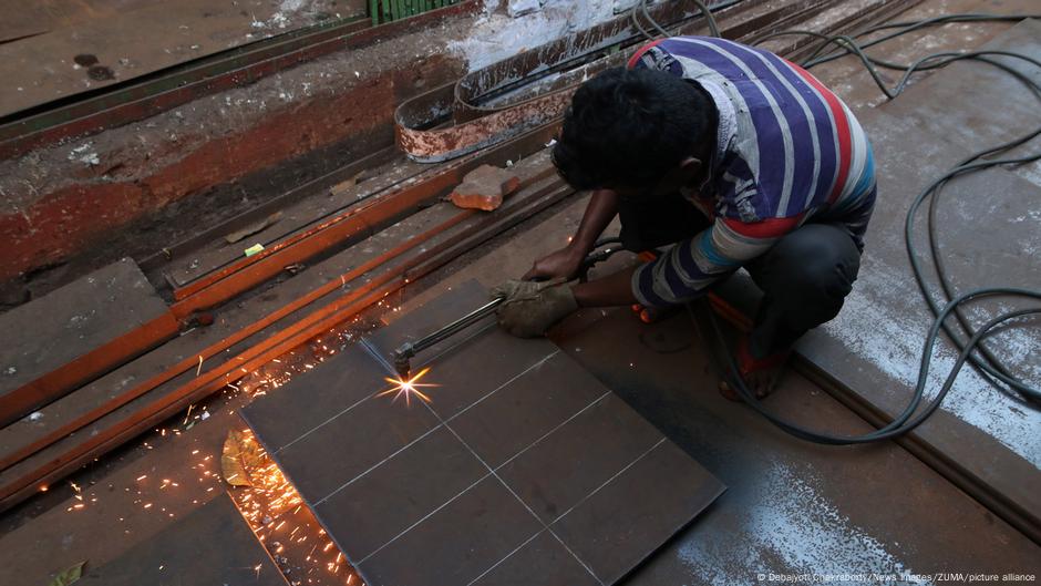 Featured image for India Faces Economic Challenges Amid US Tariffs and Diplomatic Tensions