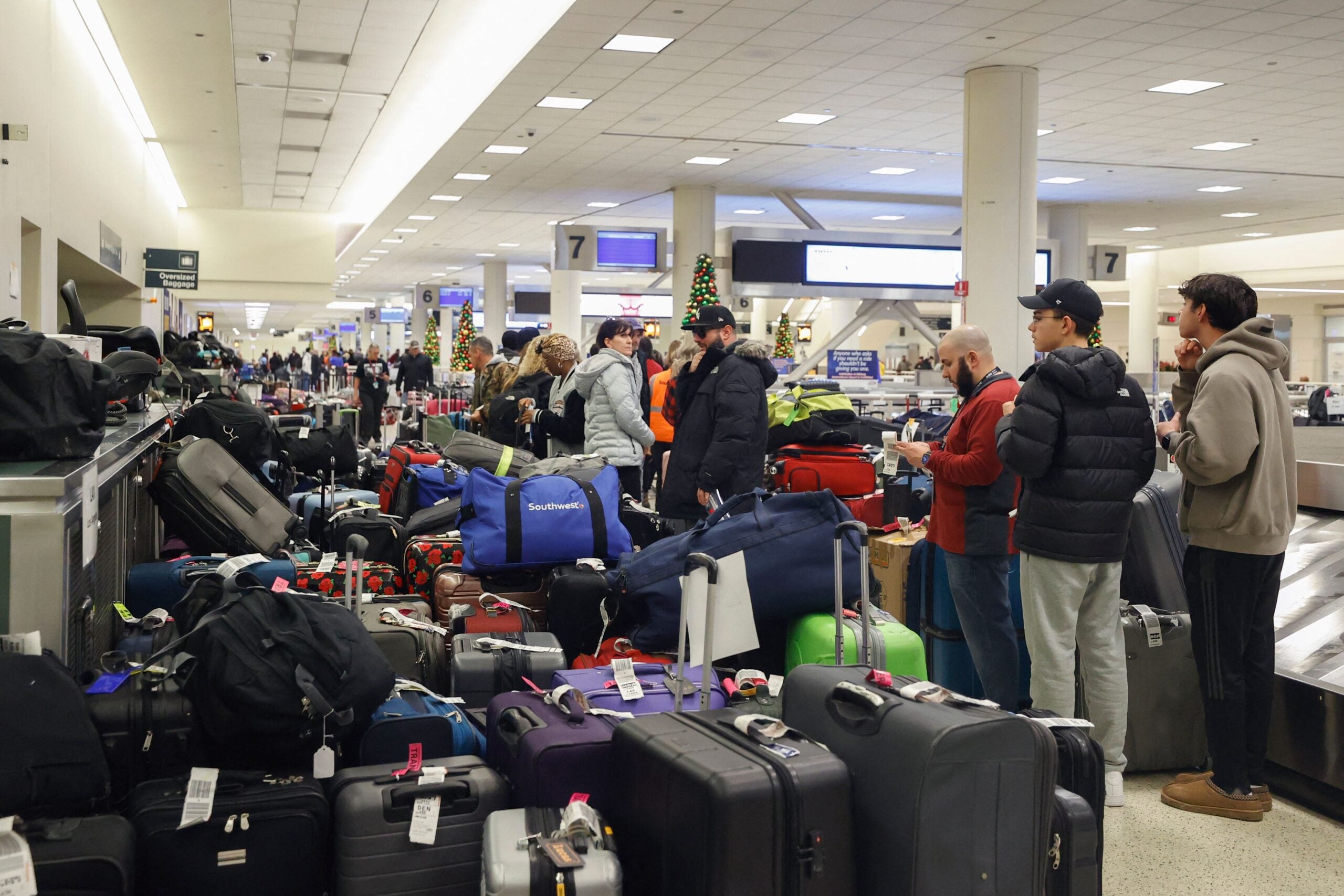 Featured image for Navigating Holiday Travel: Insights and Tips from Industry Experts