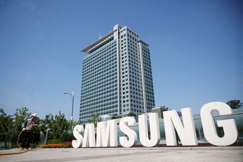 Featured image for "Samsung's First-Quarter Profit Soars 10-Fold on Chip Price Recovery"