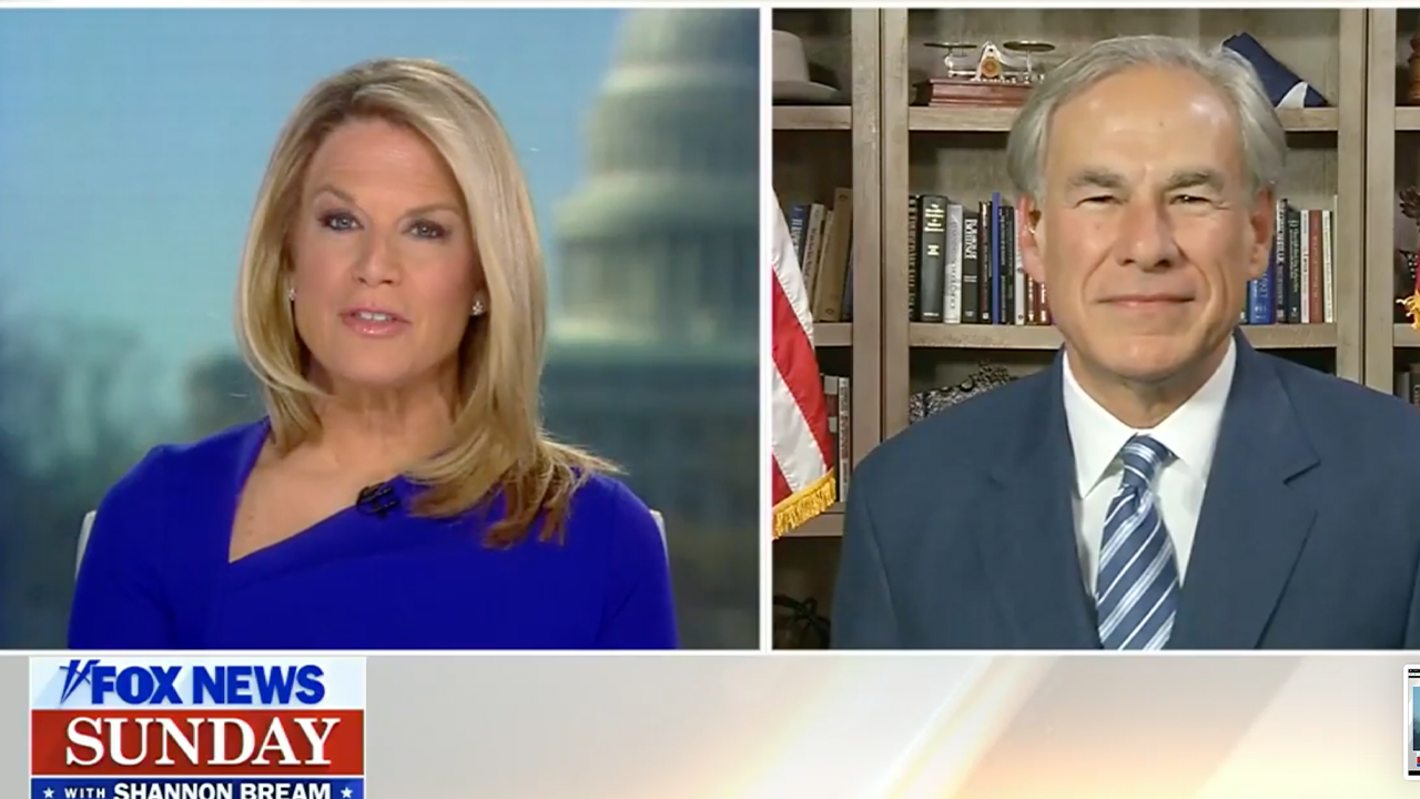 "Texas Governor Accuses NY Mayor of Aiding Immigration Crisis, Defends Sending Migrants"