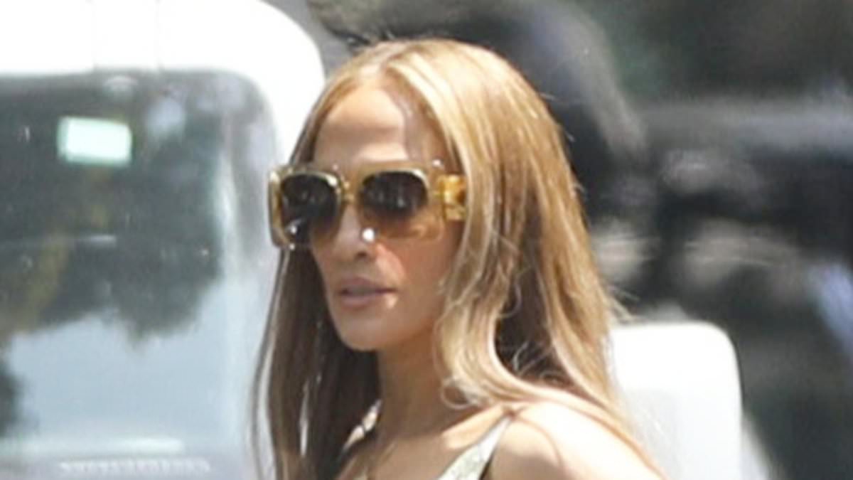 Featured image for Jennifer Lopez and Ben Affleck Reunite at Family Event Amid Split Rumors