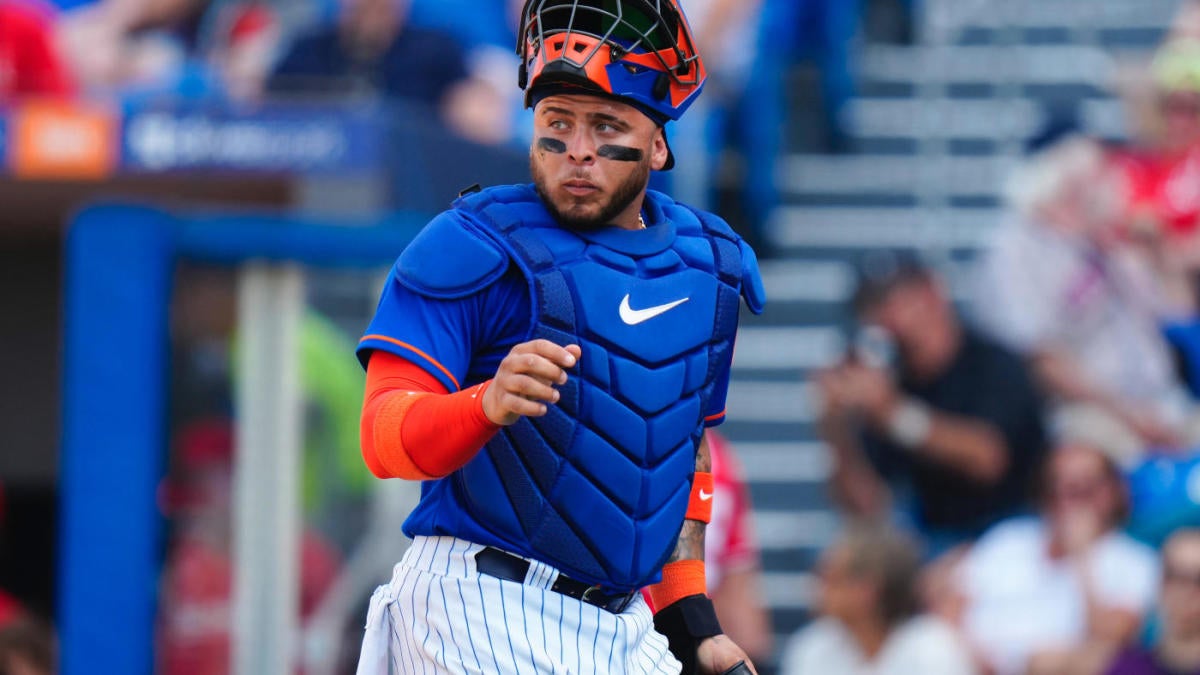 Mets' top prospect Francisco Alvarez called up as backup catcher.