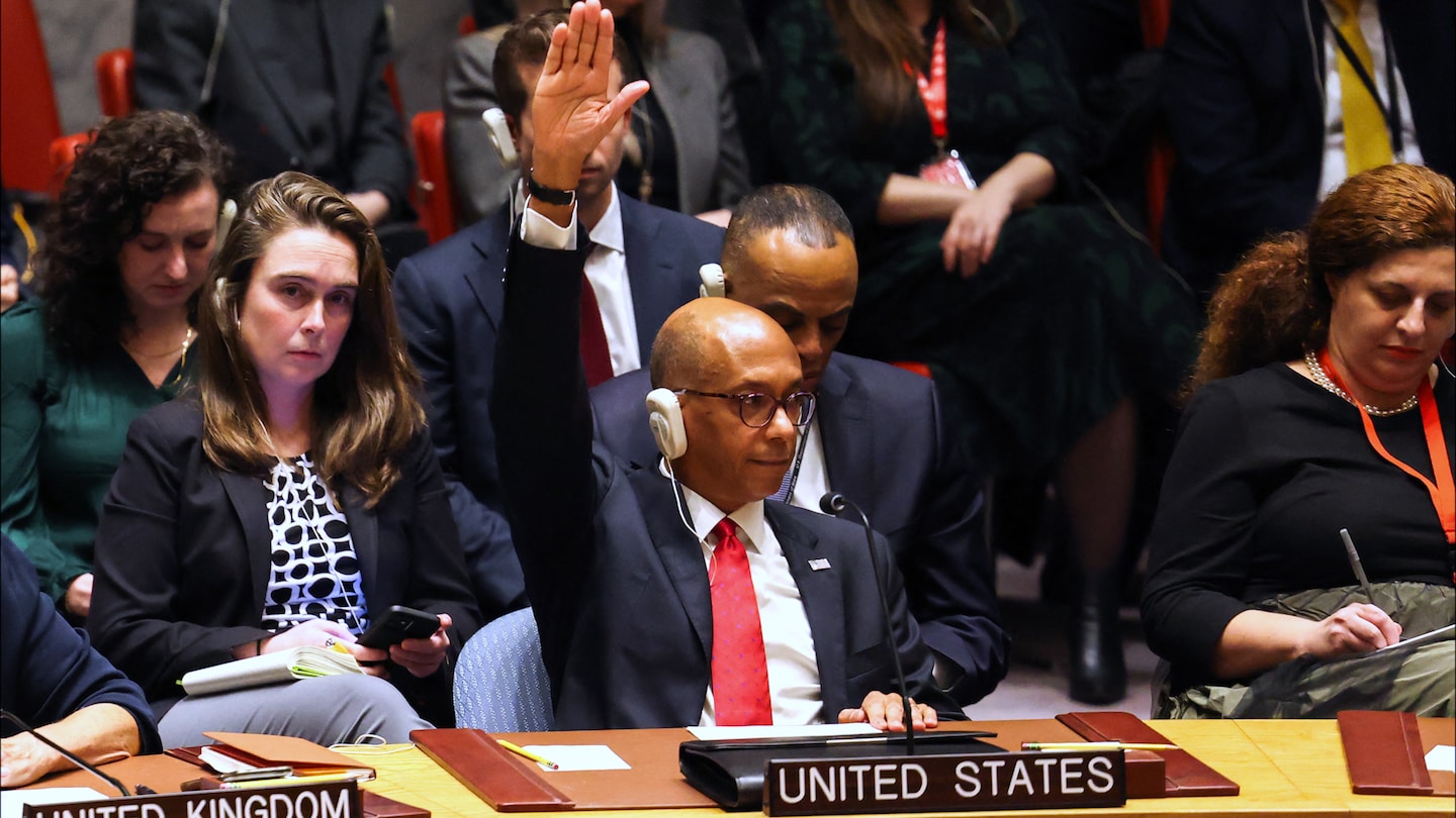 "Israel-Hamas Conflict: Ceasefire Resolution Fails as Gaza Death Toll Rises"