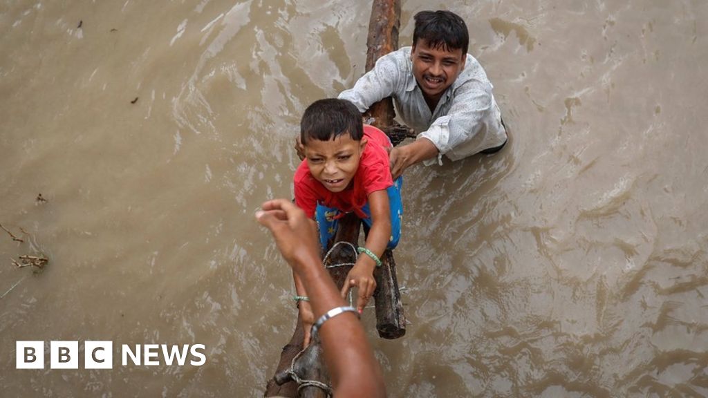 Featured image for Delhi's Yamuna River Floods, Hundreds Evacuated
