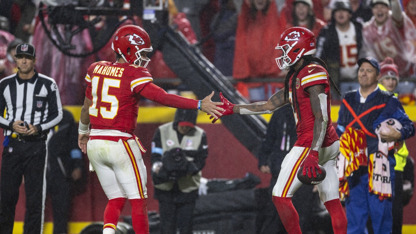 Featured image for DeAndre Hopkins Shines as Chiefs' New Star, Impressing Mahomes and Fans Alike