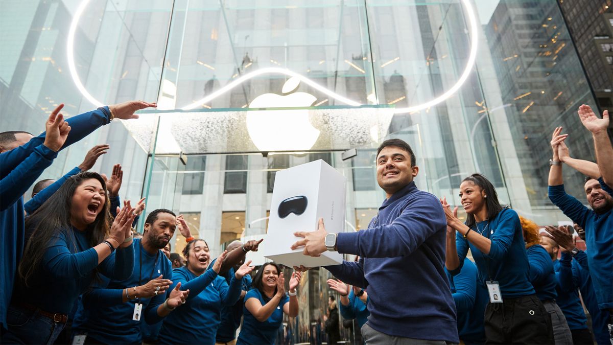 "Apple's Vision Pro Headset Returns Spark Concerns Over VR Sickness"