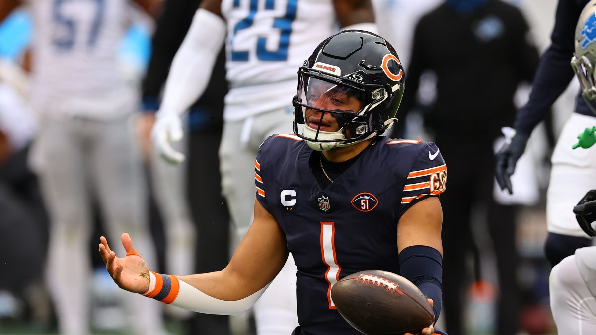 Featured image for "GM Consensus: Trading Justin Fields is the Best Move for the Bears"