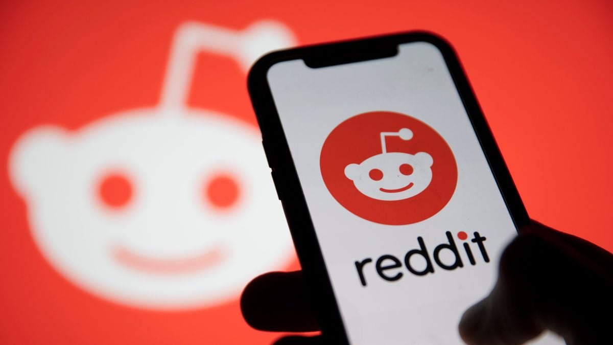 Featured image for Reddit Faces Widespread Outage, Users Report Errors and Delays