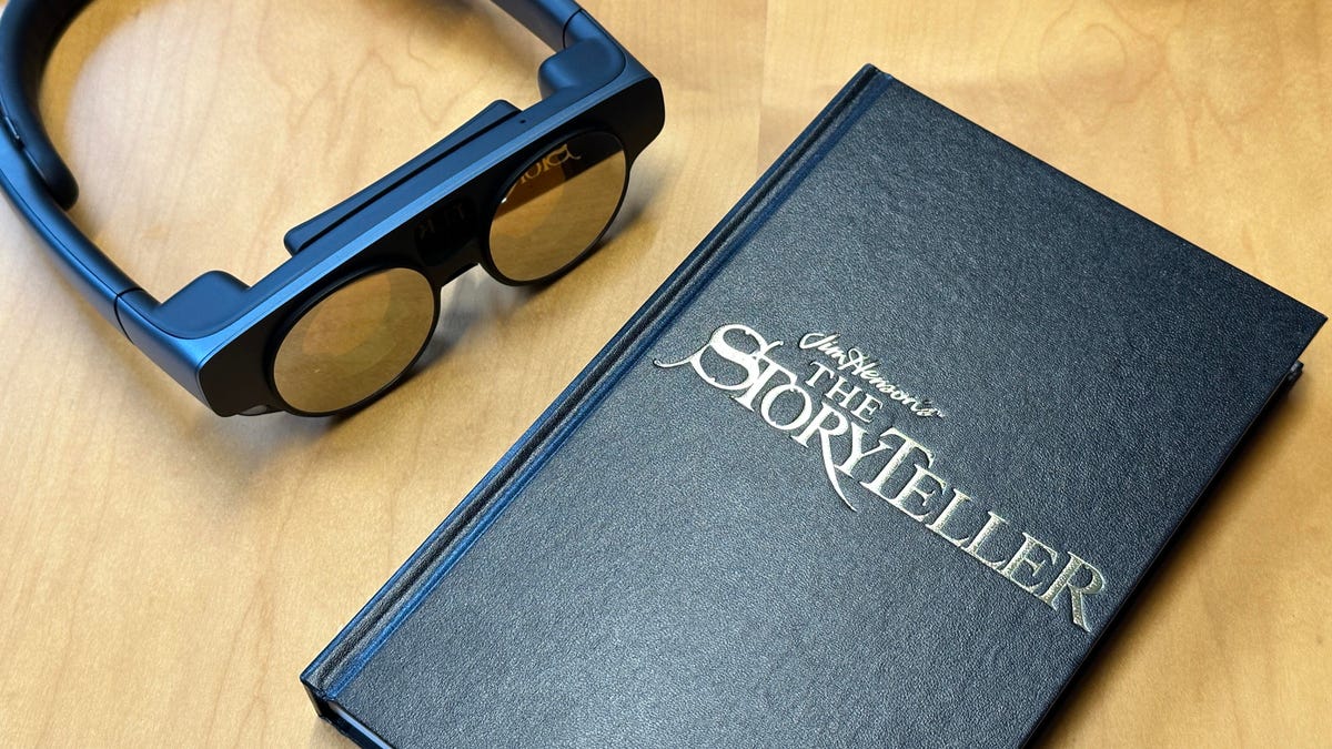 "Exploring the Possibility of Interactive Books with Ultimate Quest 3 and Vision Pro Accessory"