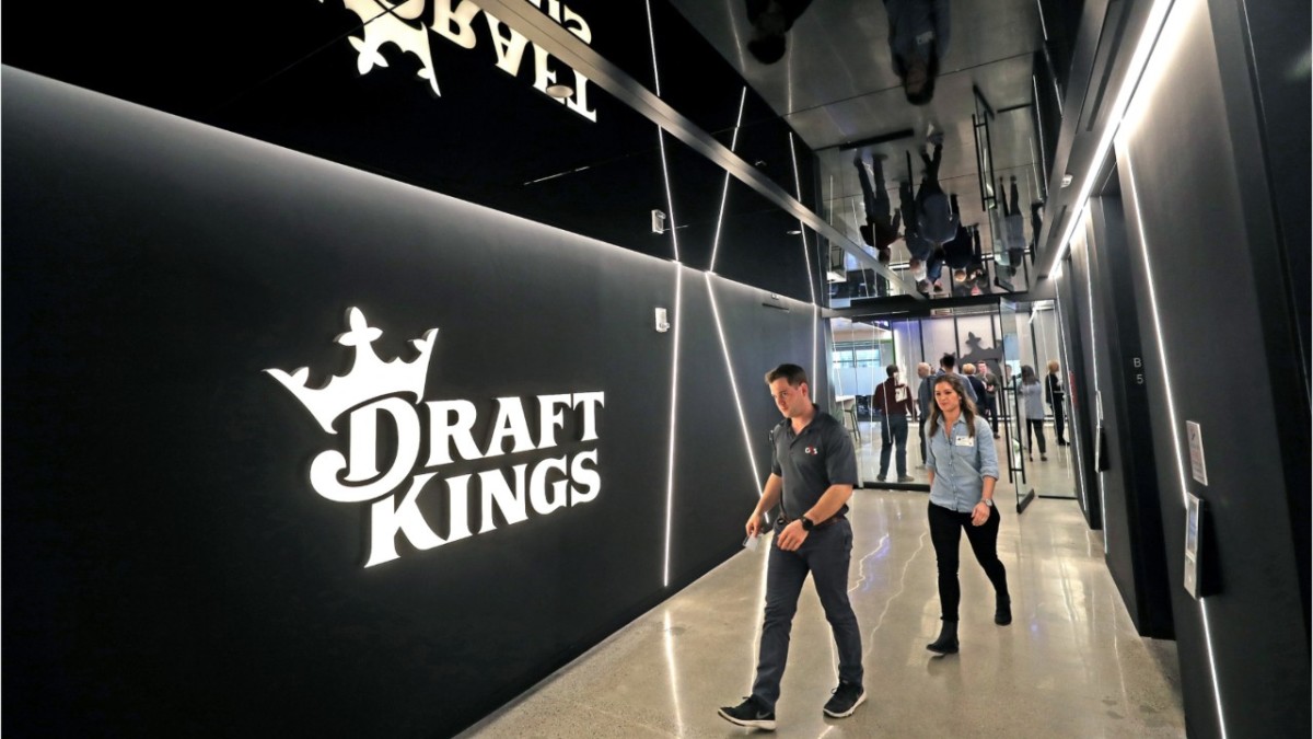"DraftKings Stock Surges as Analysts Raise Price Targets Amid March Madness Frenzy"