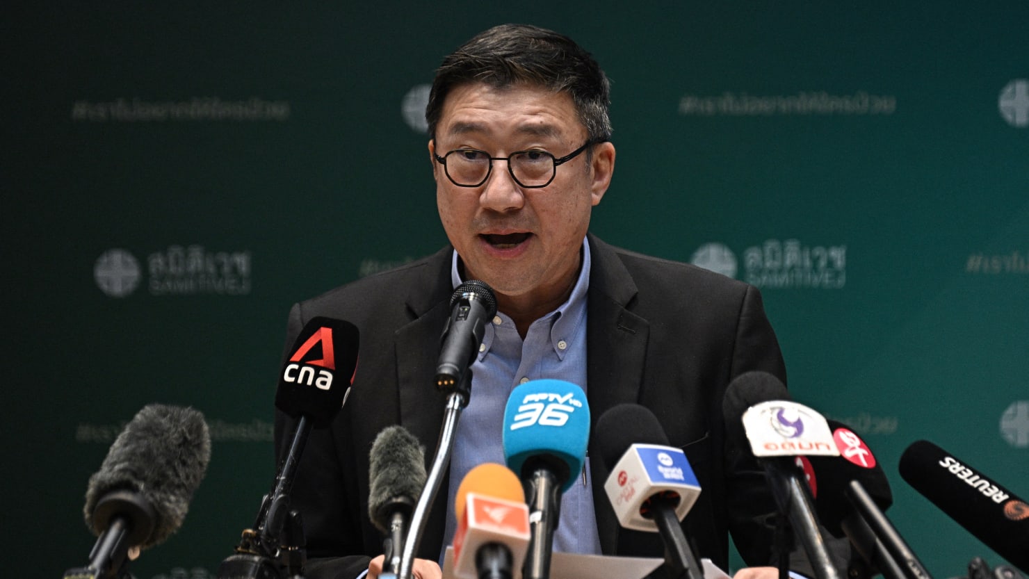 Featured image for Singapore Airlines Tightens Safety After Deadly Turbulence on Flight SQ321