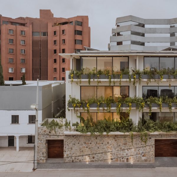Featured image for "Green Oasis: Mexican Apartment Transformed with Lush Balcony Gardens"