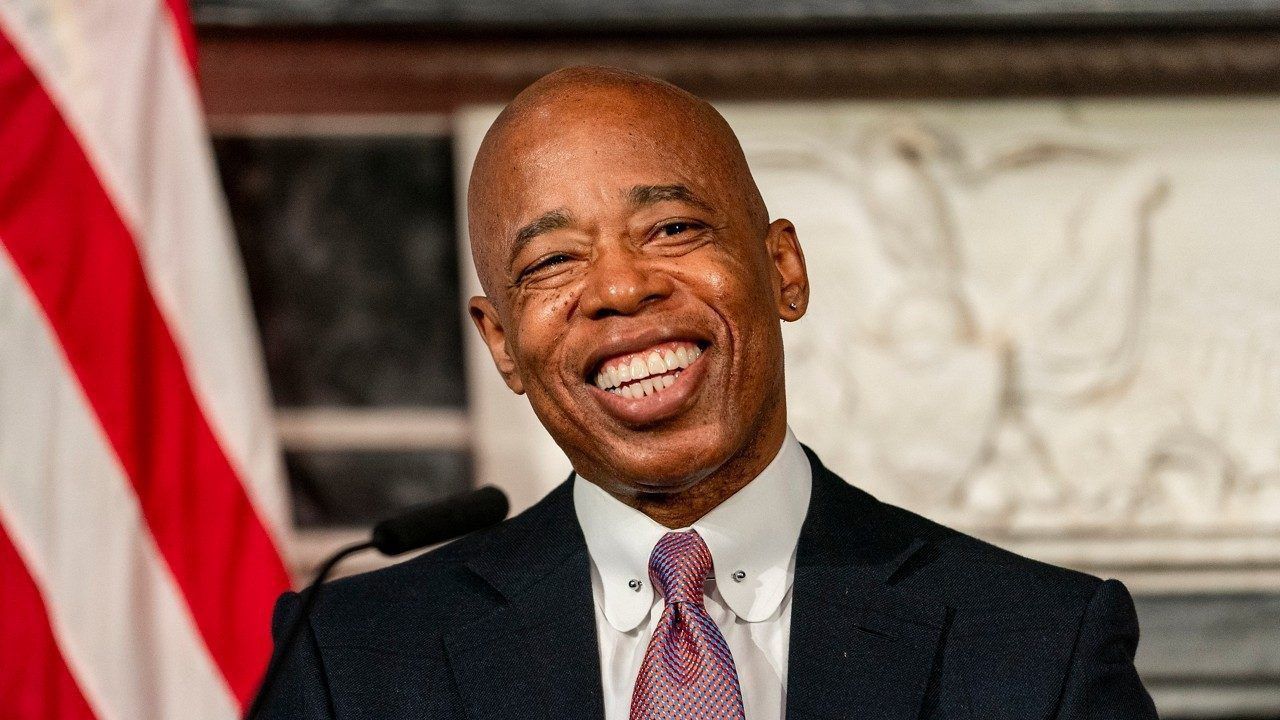 Featured image for "Mayor's Fundraising Practices Under Scrutiny: Favoring Wealthy Donors?"