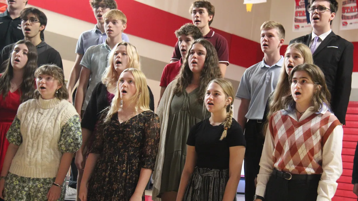 "Iowa Lawmakers Propose Daily National Anthem Requirement for Students"