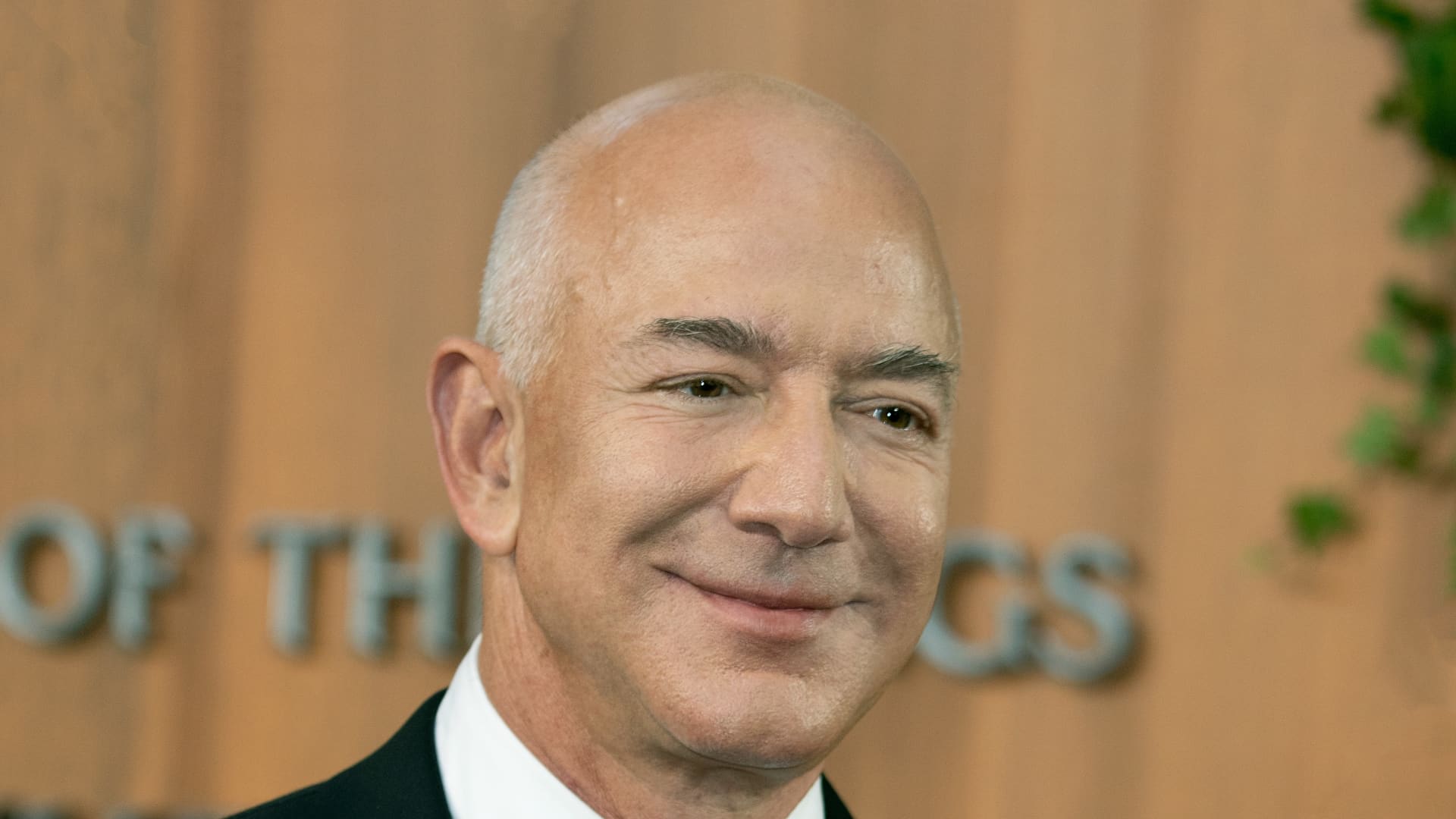 Featured image for "Jeff Bezos Sells $8.5 Billion in Amazon Stock, Completing 50 Million Share Sale"