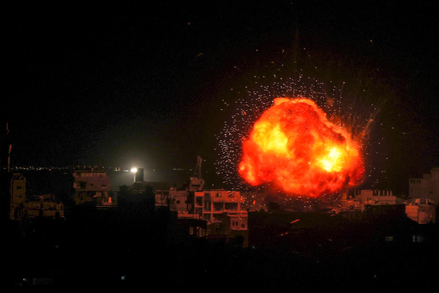 "Uncovering the Gaza Conflict: Inside the Israeli Hospital Raid and Hamas' Tactics"