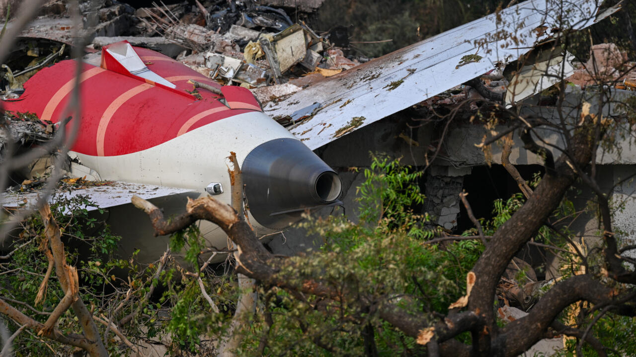 Featured image for India Investigates Air India Crash, Orders Boeing Inspections
